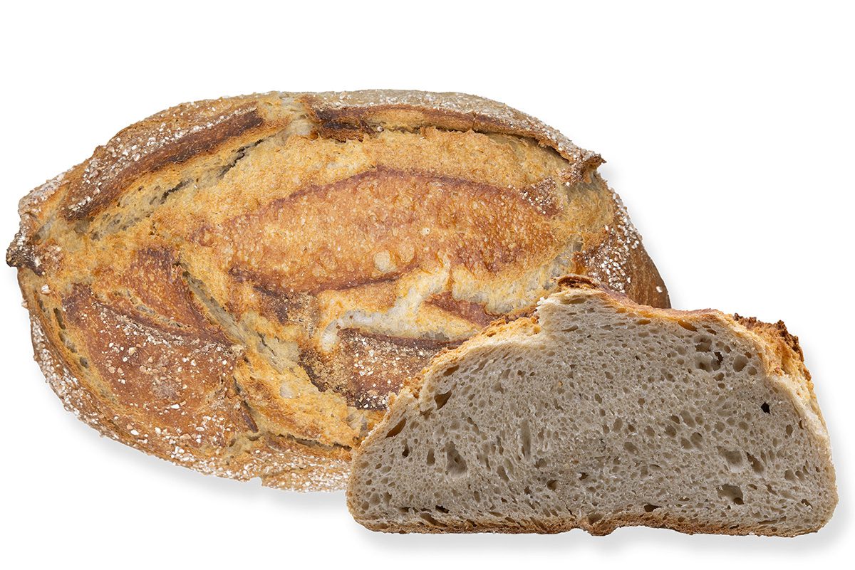 Uriges Dinkelbrot in Bioland-Qualität mit rustikaler Kruste und saftiger Krume im Anschnitt – Bio Bäckerei Berger