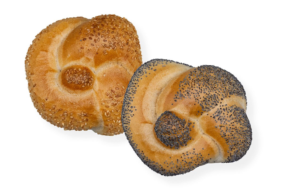 Frisch gebackene Sesam- und Mohnknoten in EU-Bio-Qualität von der Bio Bäckerei Berger aus Reutlingen
